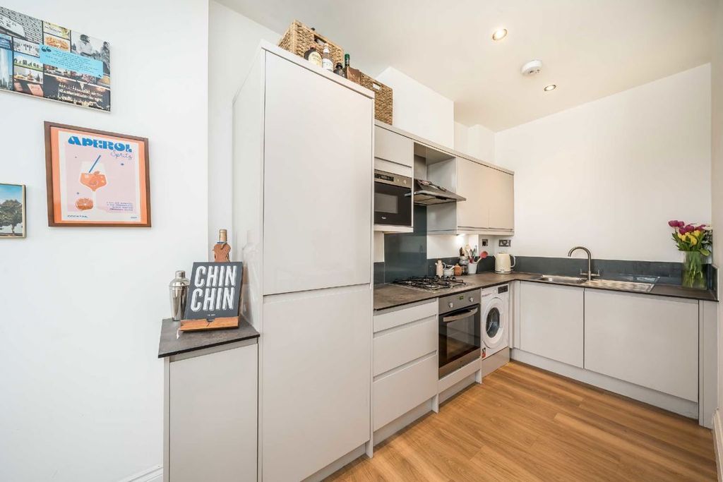 Property photo 2 of 6