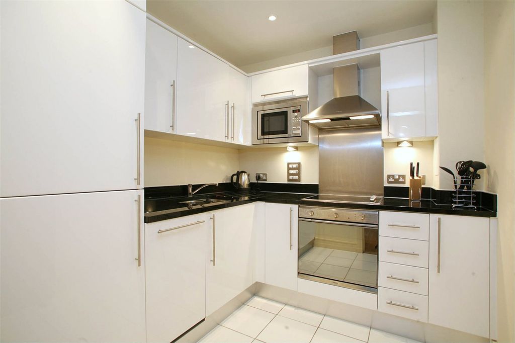 Property photo 3 of 12 Kitchen