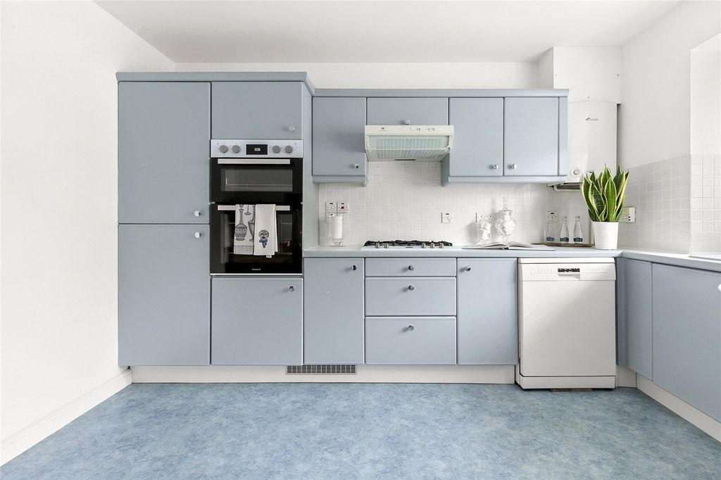 Property photo 3 of 16 Picture No. 11