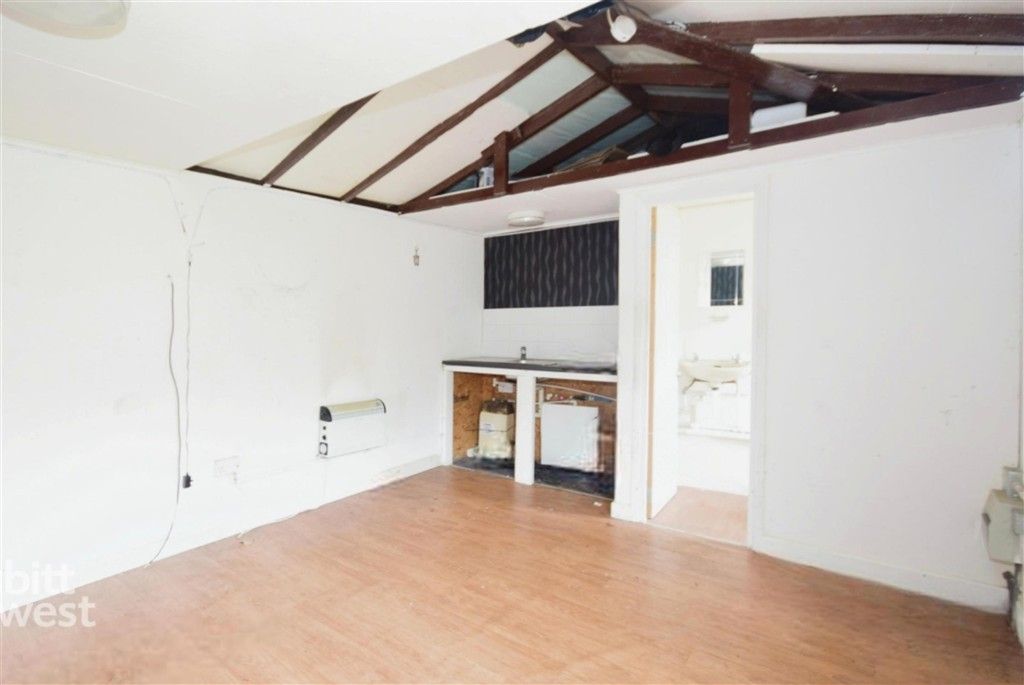 Property photo 1 of 12 Lounge