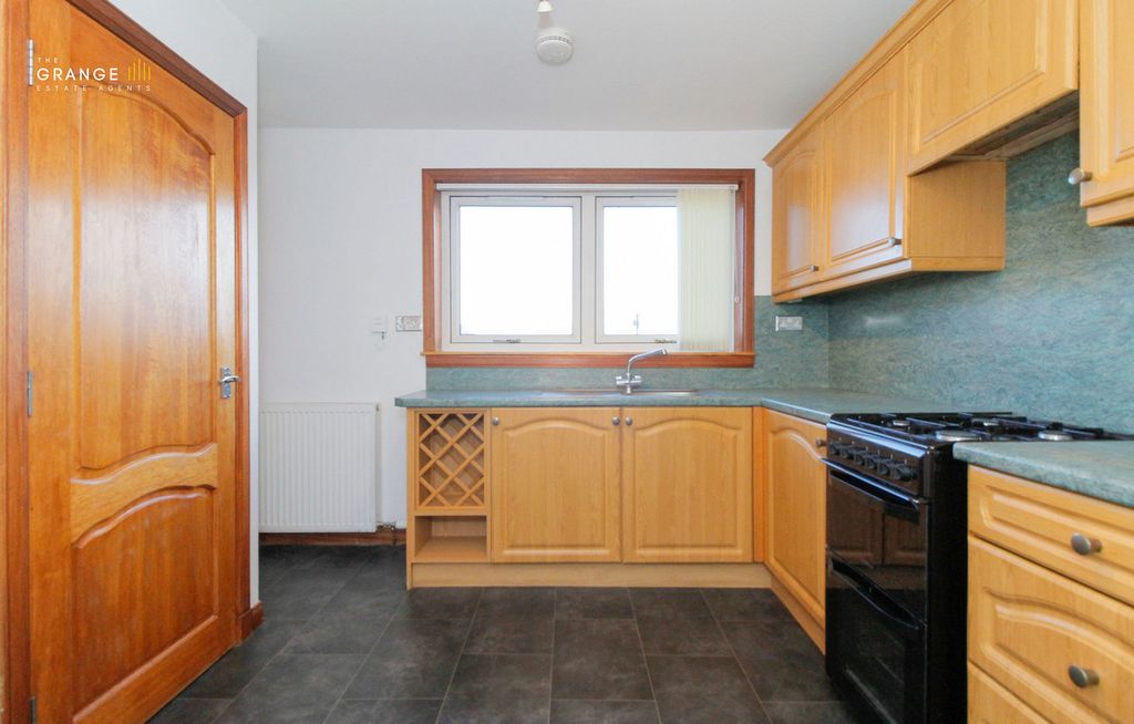 Property photo 3 of 32