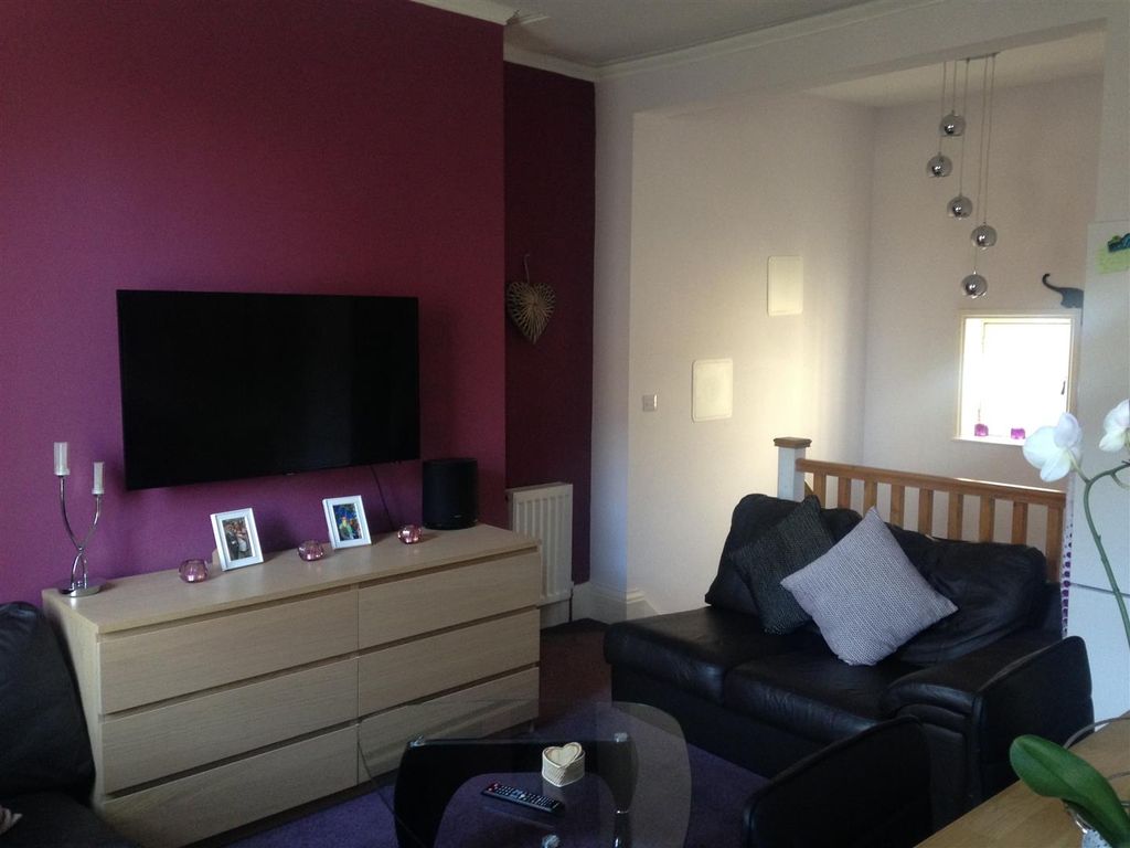 Property photo 3 of 9 Living Room