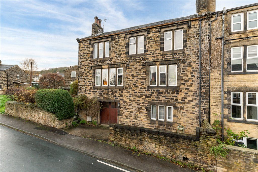 Property photo 2 of 32 Parking & Garage