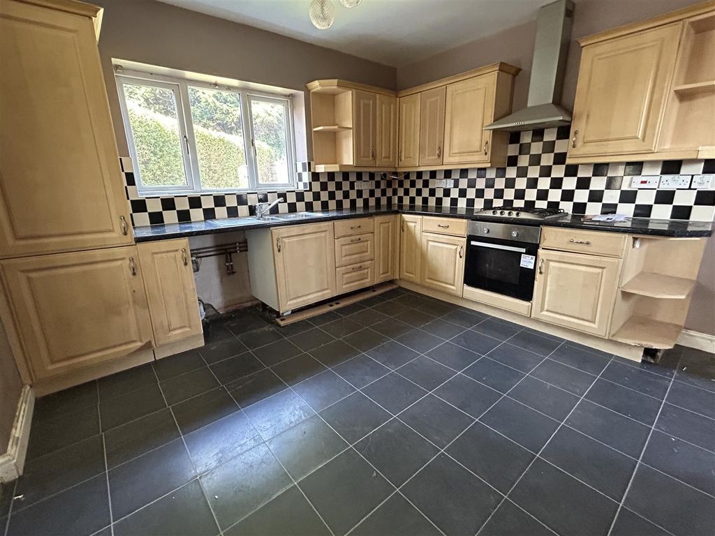Property photo 3 of 13 Kitchen