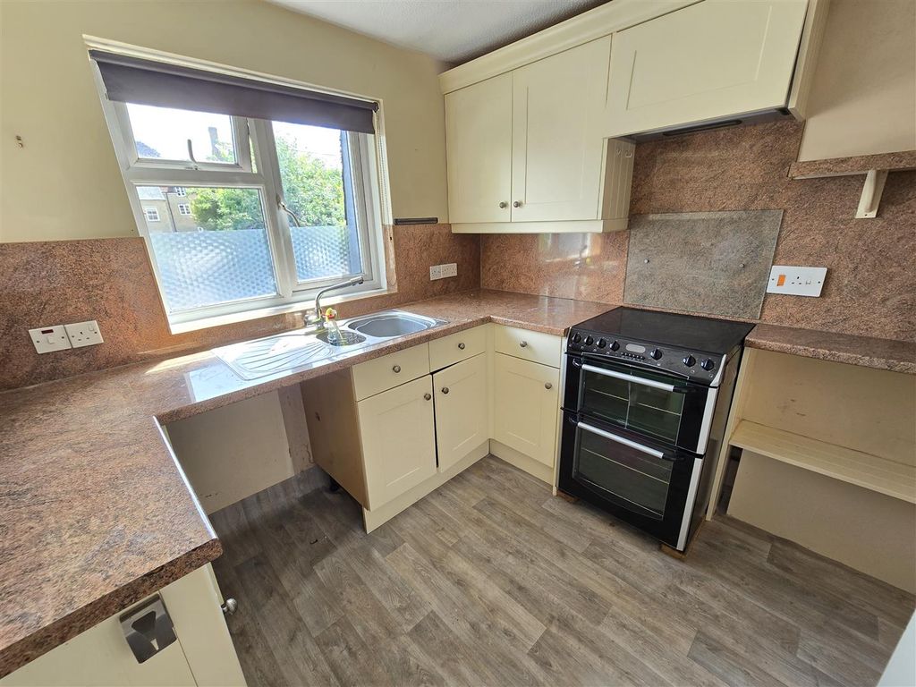 Property photo 2 of 7 Kitchen