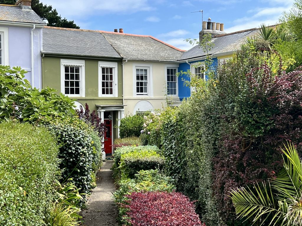 Property photo 1 of 14 2 Bedroom Mid Terrace House For Sale