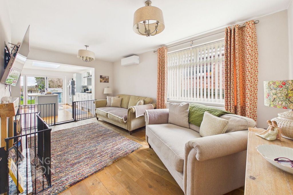 Property photo 2 of 29