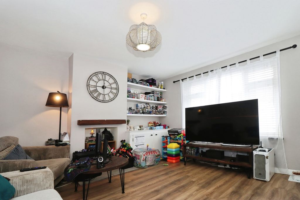 Property photo 3 of 19 Pbox-Img.Jpg