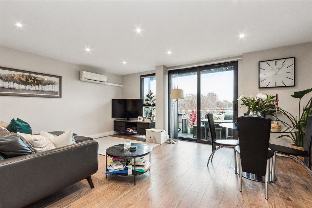 Property photo 2 of 15 9 Vulcan House Reception 1B.Jpg