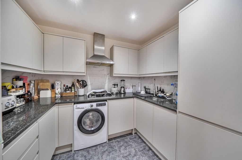 Property photo 3 of 21 1406186-10-6981Fc...