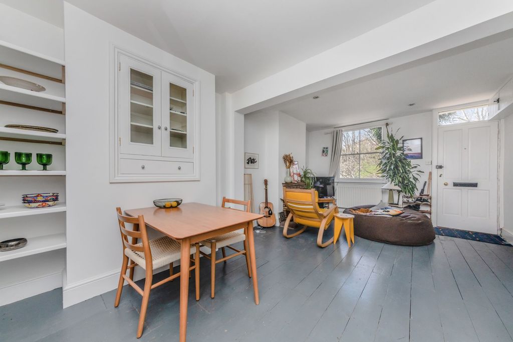 Property photo 2 of 21