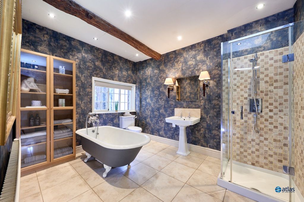 Property photo 3 of 24 Bathroom