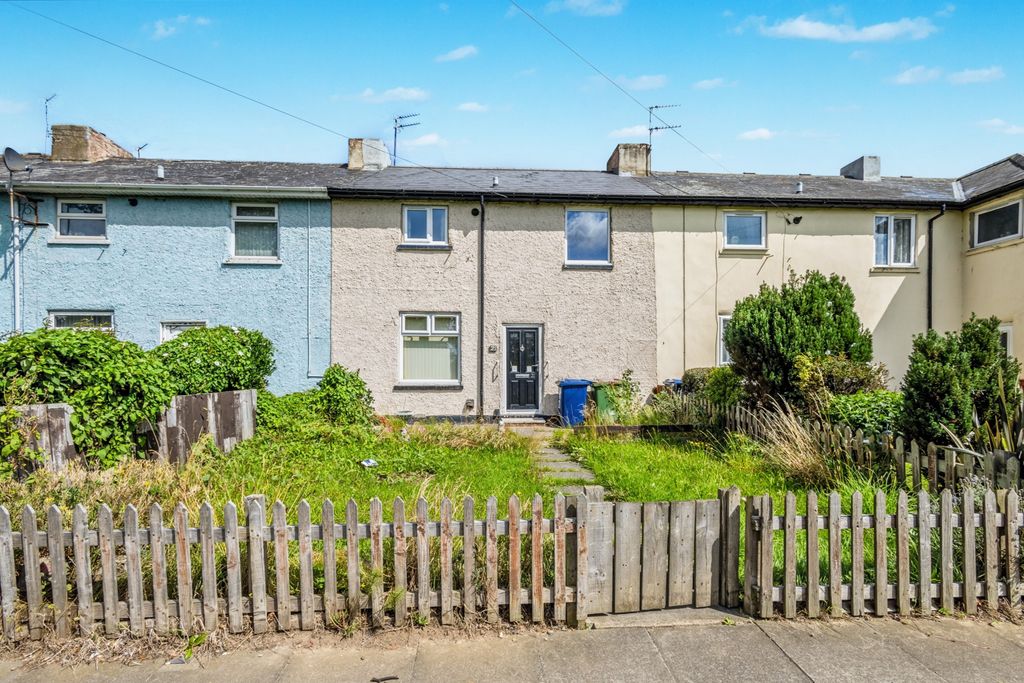 Property photo 1 of 16 21 The Fleet, Redcar, Cleveland, Middlesbrough, Ts10 5Pf
