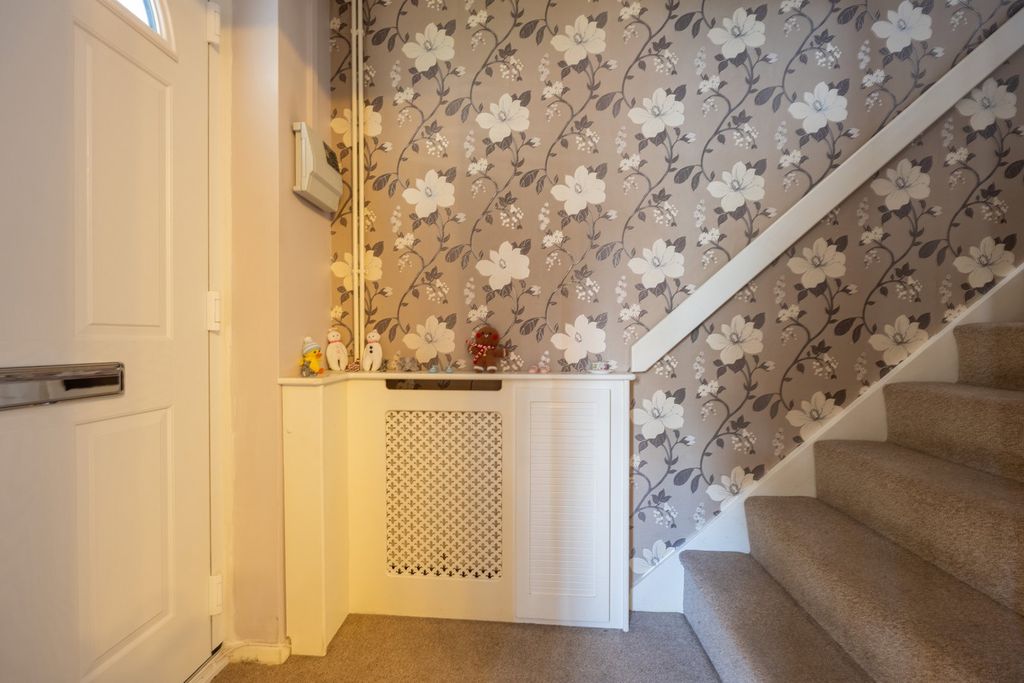 Property photo 2 of 40