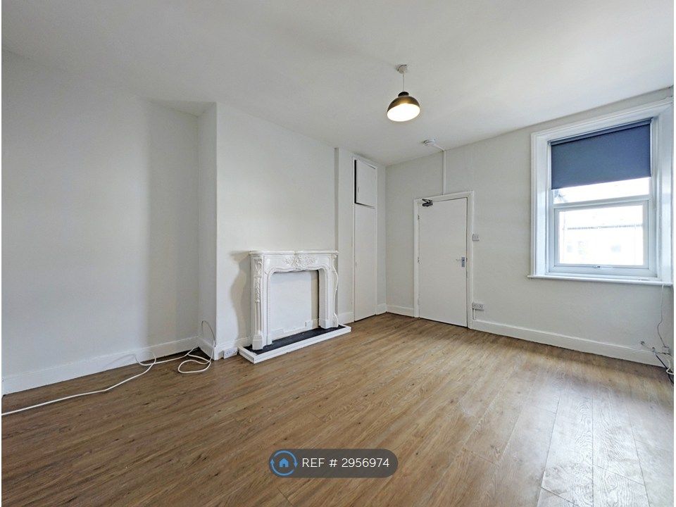 Property photo 2 of 9 Living Room