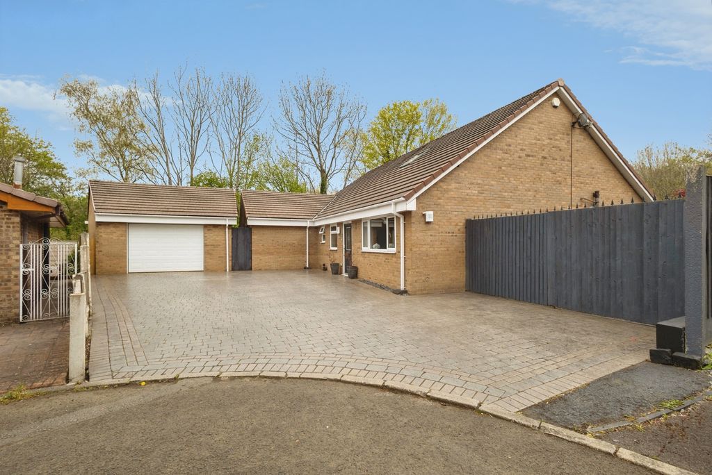 Property photo 1 of 19 Pbox-Img.Jpg