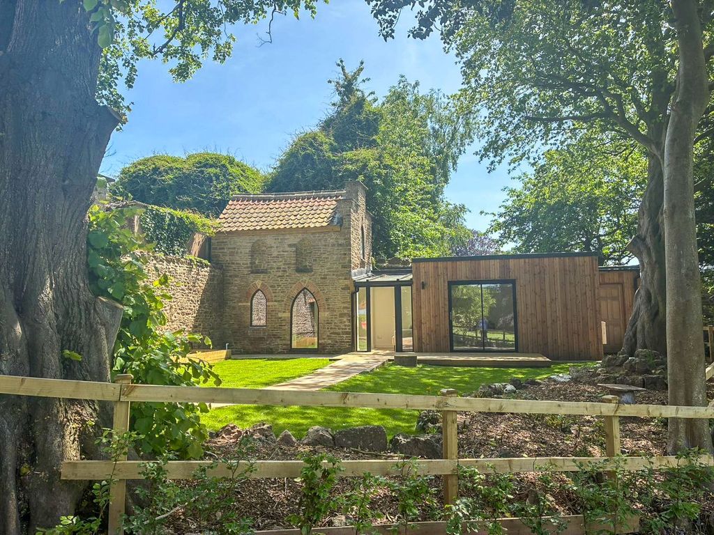 Property photo 1 of 11