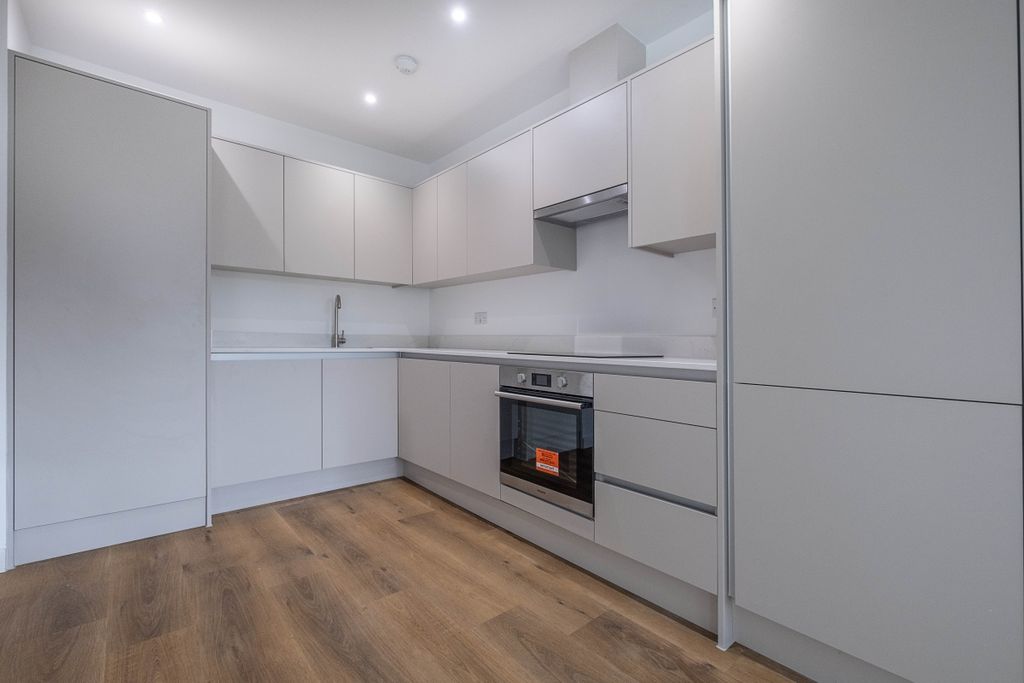 Property photo 2 of 6 7-Lakeside-West-l...