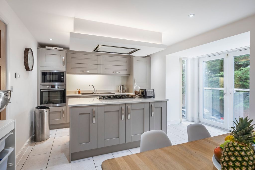 Property photo 1 of 26