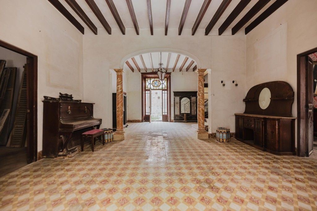 Property photo 3 of 20 Interior (1)