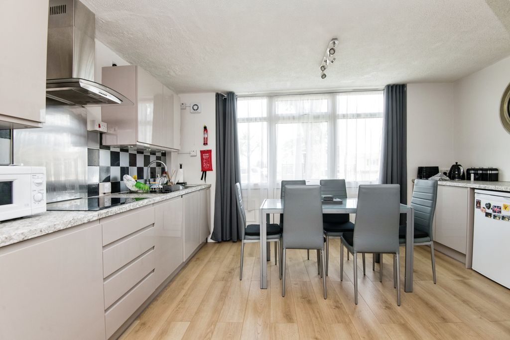 Property photo 3 of 14 Kitchen/Diner