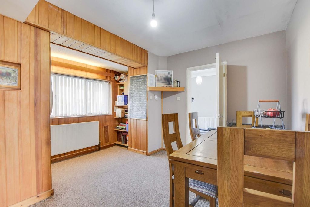 Property photo 3 of 23