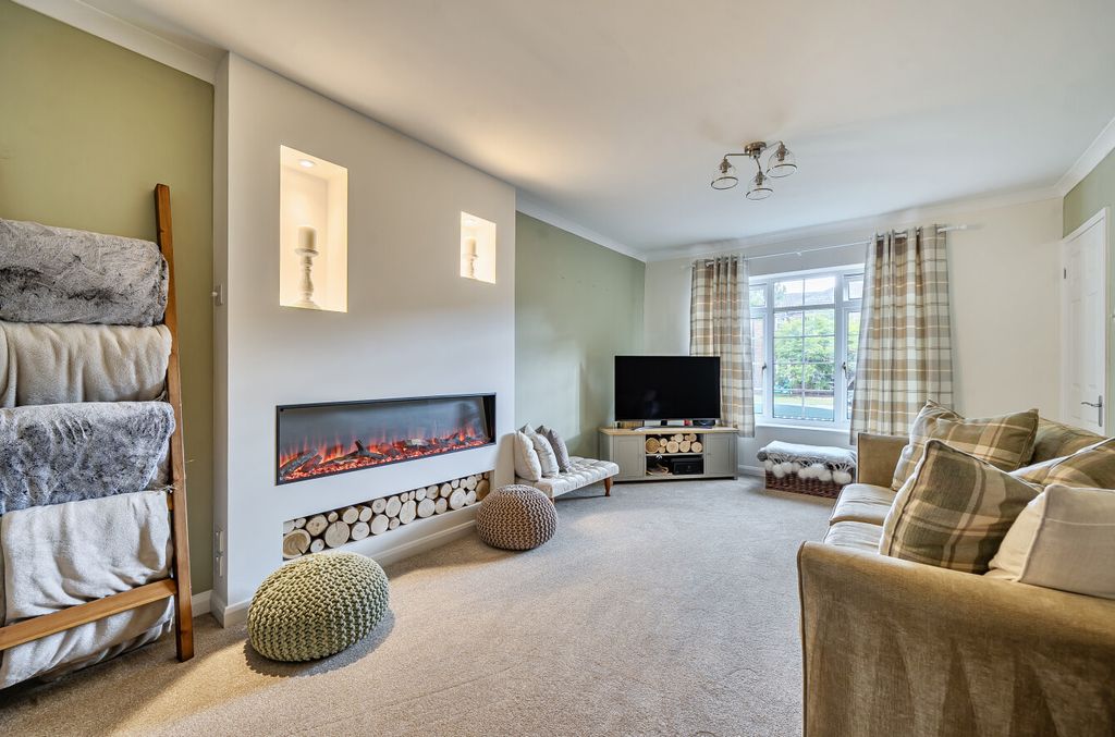 Property photo 3 of 17 1344472-10-68B5B9...