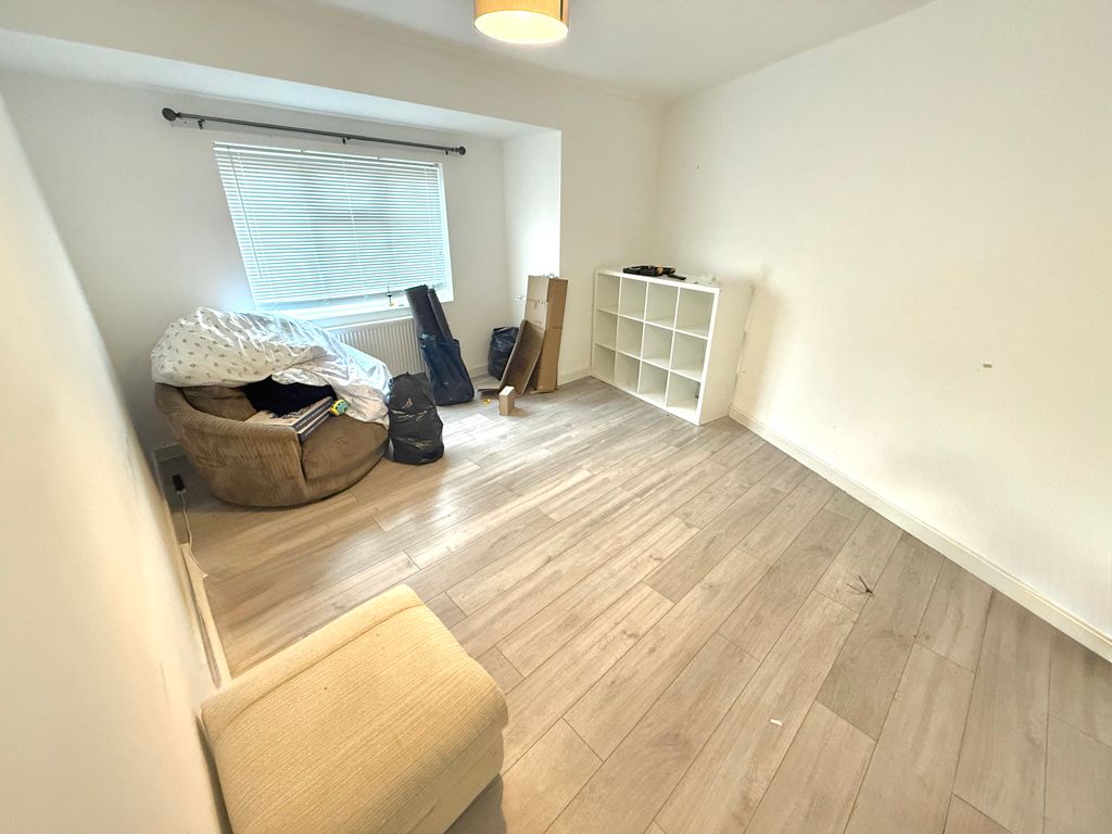 Property photo 3 of 8 Image