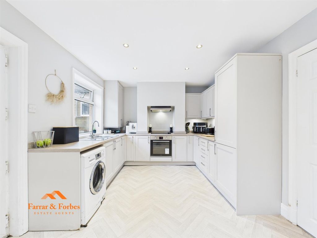 Property photo 1 of 16 Cam03956G0-Pr0159-Still008.Jpg