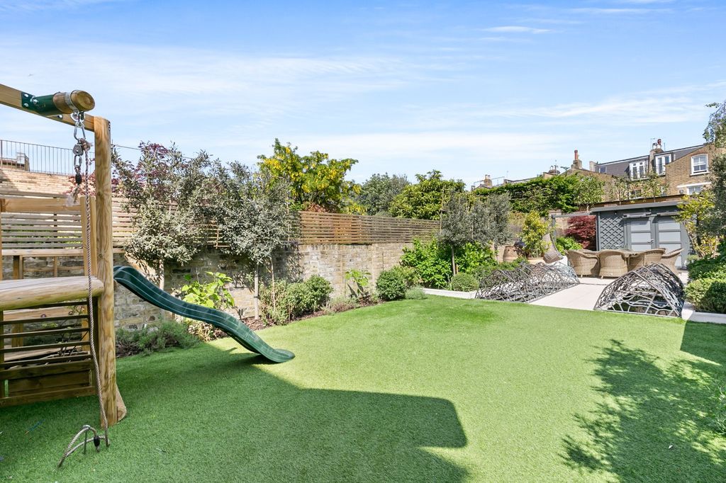 Property photo 3 of 15 Garden