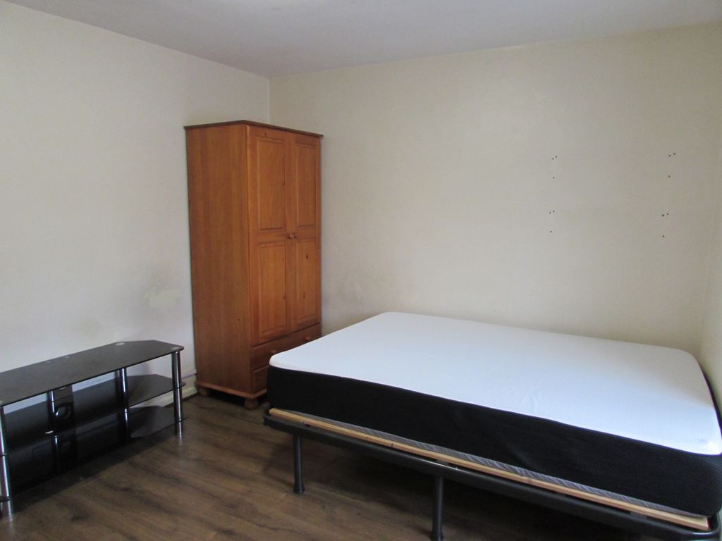 Property photo 1 of 2 Room