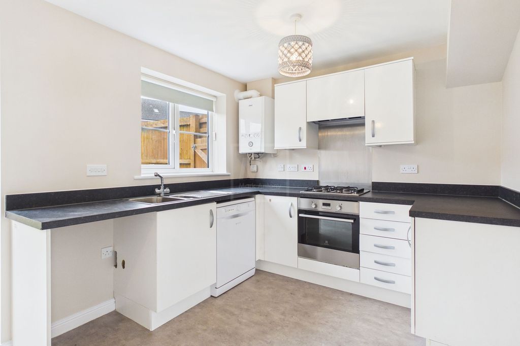 Property photo 3 of 10 Kitchen