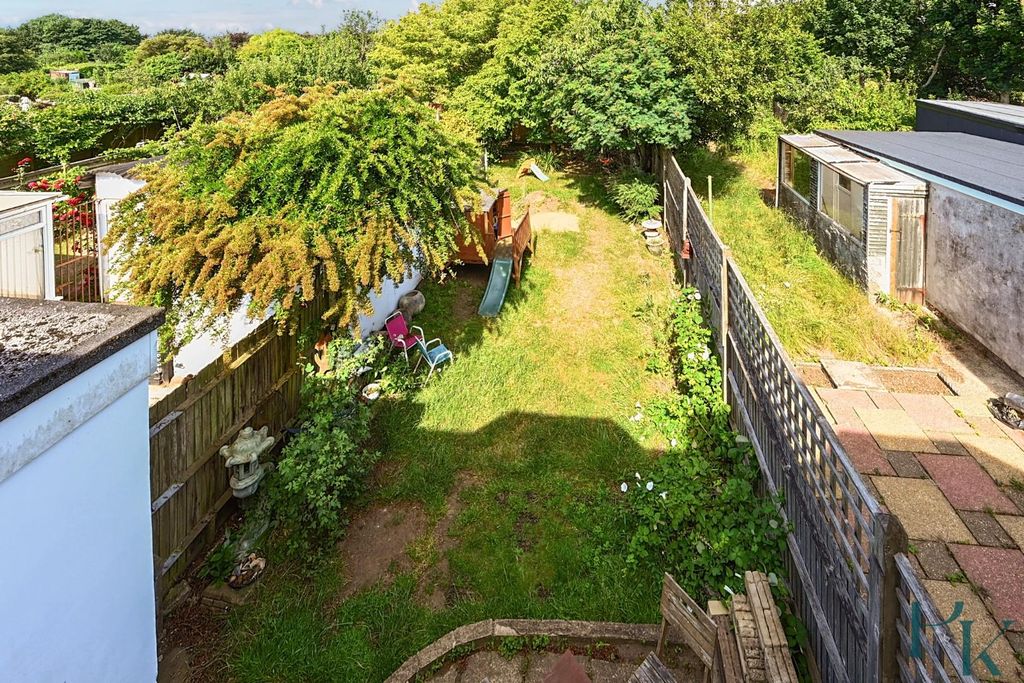 Property photo 3 of 26 Garden
