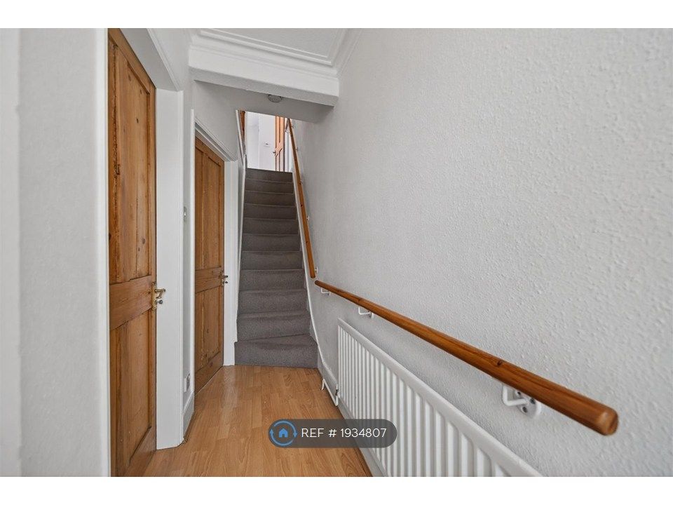 Property photo 2 of 13 Entrance Hall