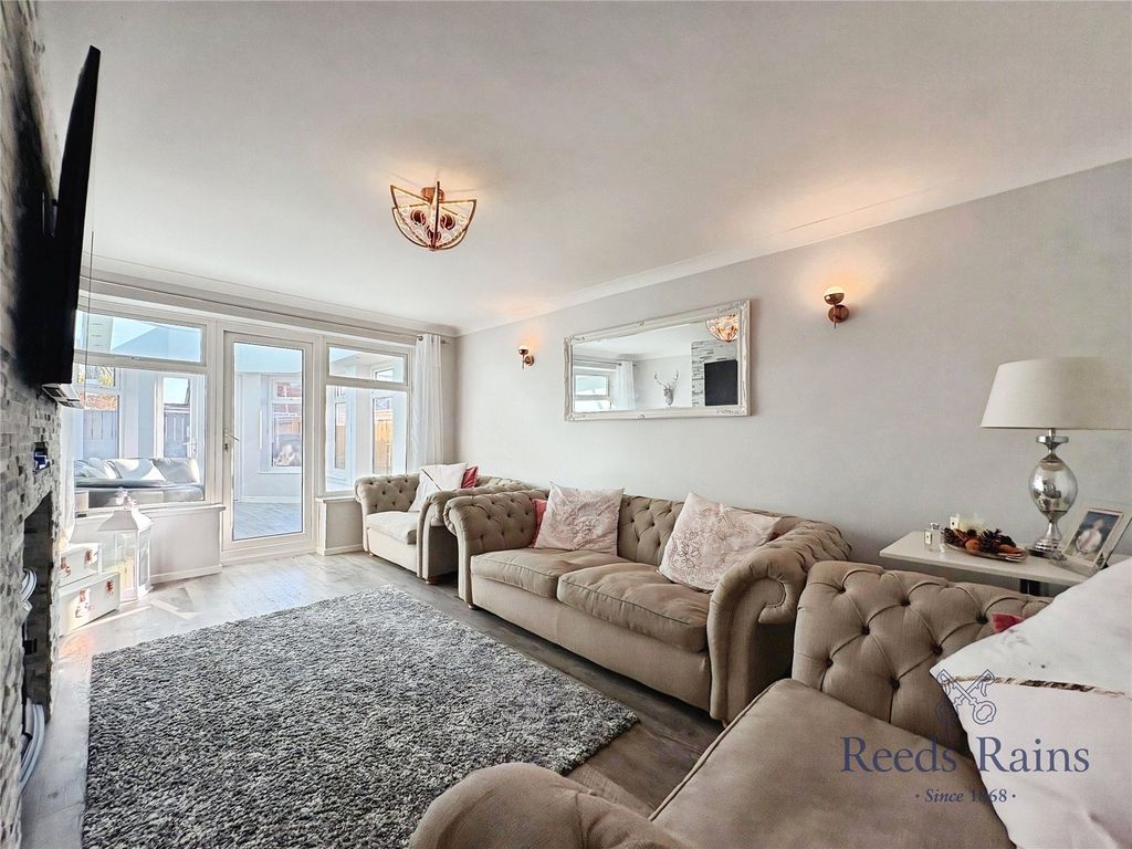 Property photo 2 of 18 Picture No. 17