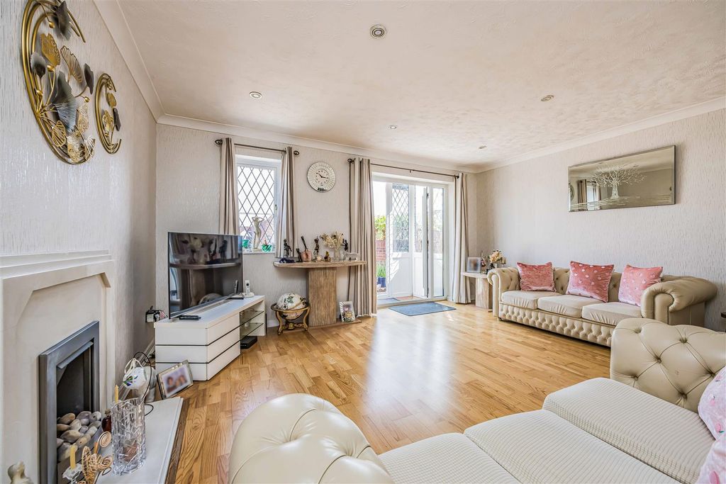 Property photo 3 of 19 Goldsmith Avenue, Southsea-Small-Porticomarketing-