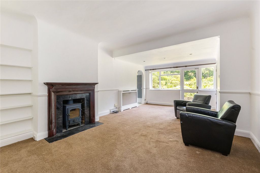 Property photo 2 of 18 Sitting Room