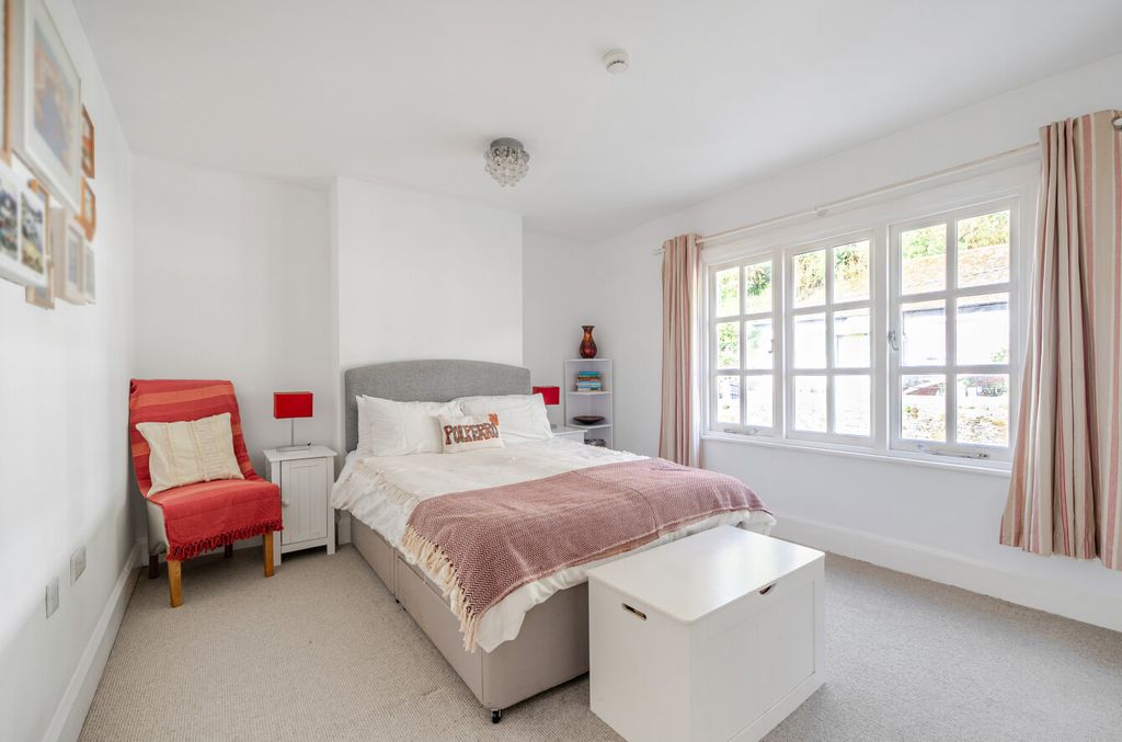 Property photo 2 of 10 Bedroom 1