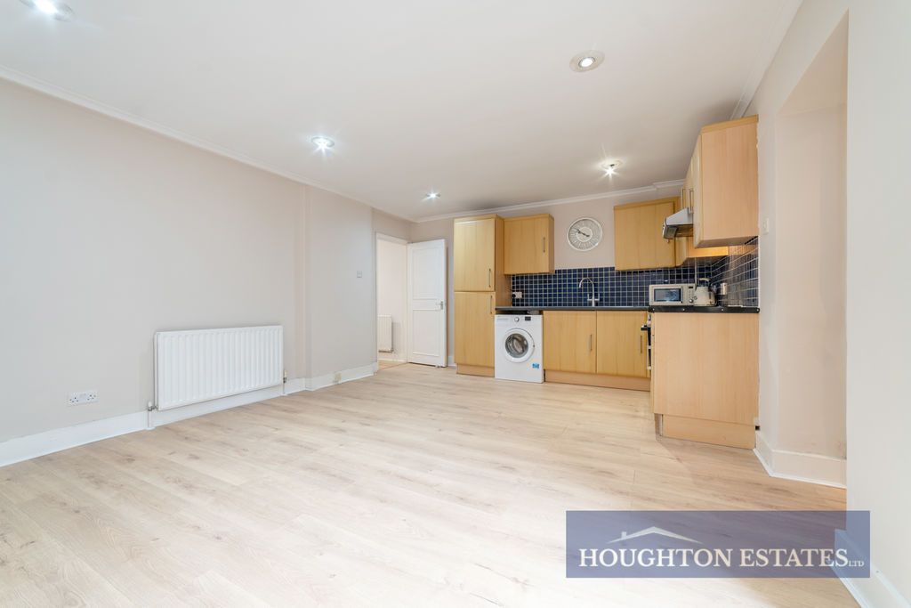 Property photo 3 of 11 Photo 6