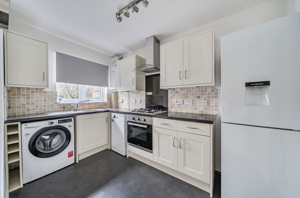 Property photo 3 of 21 1381722-16-694026...