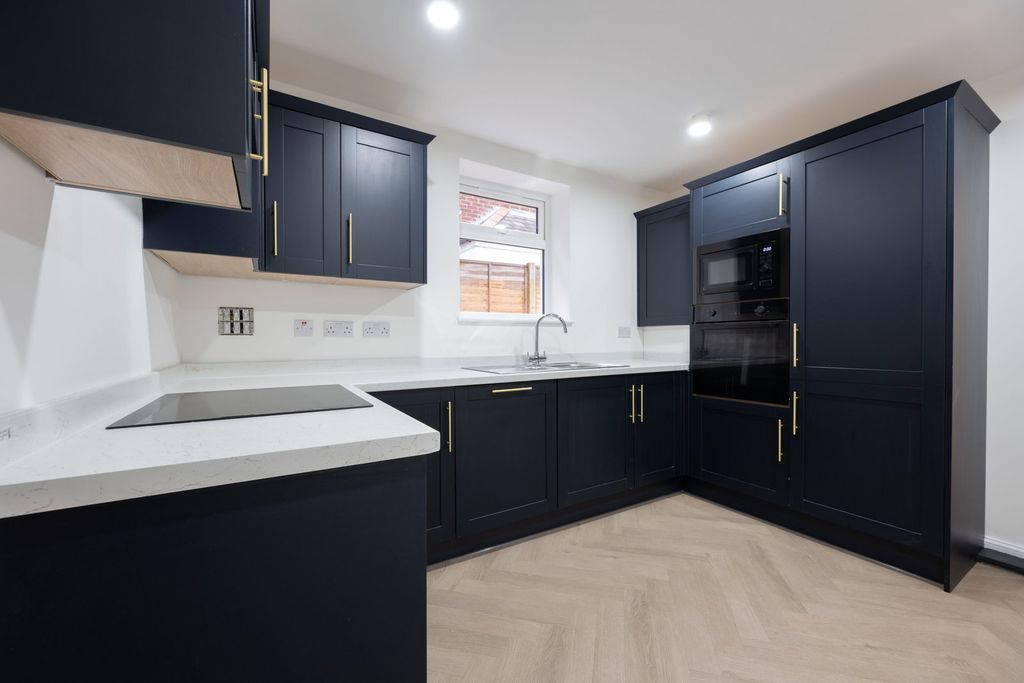 Property photo 2 of 28