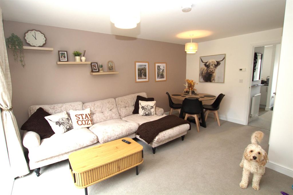 Property photo 1 of 13 Living Room 2.Jpg