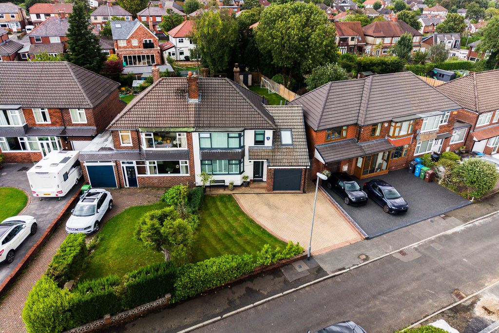 Property photo 2 of 40