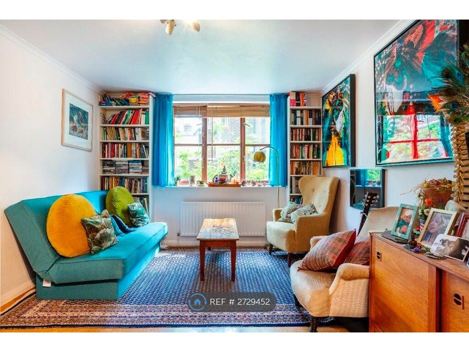 Property photo 3 of 8 Lounge