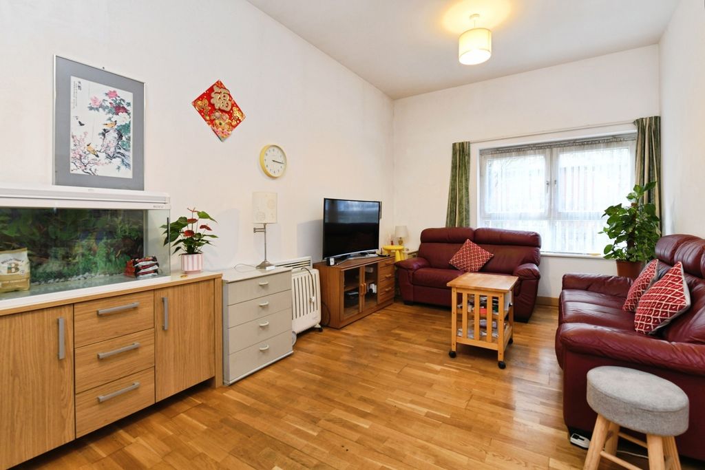 Property photo 3 of 13 Pbox-Img.Jpg