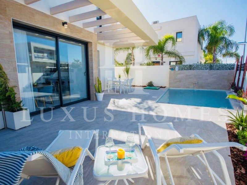 Property photo 2 of 64