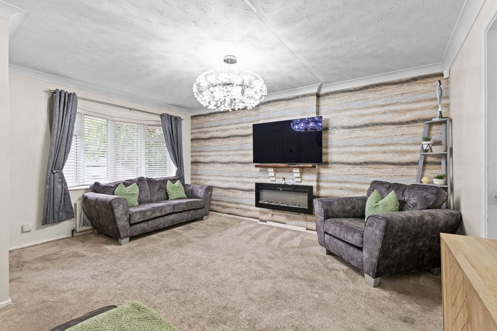 Property photo 2 of 35