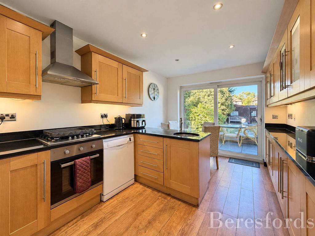 Property photo 3 of 34 Picture No. 06