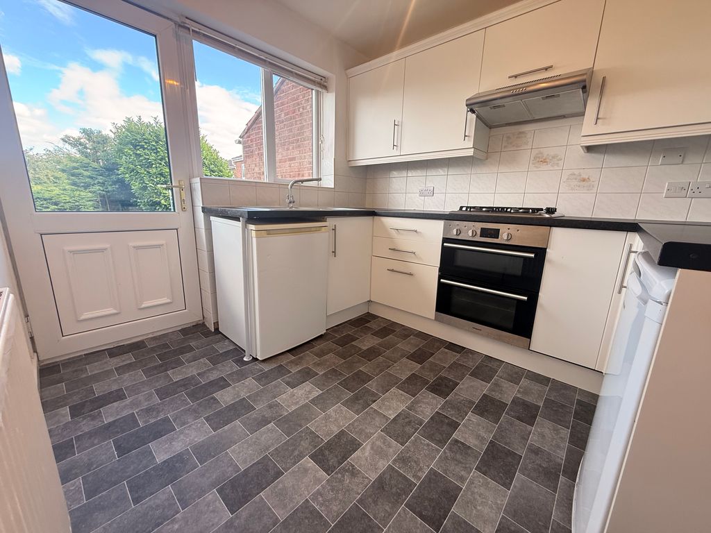 Property photo 3 of 11 Kitchen