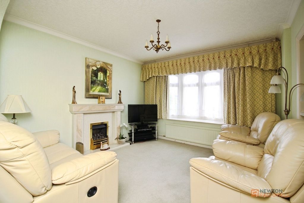 Property photo 3 of 25